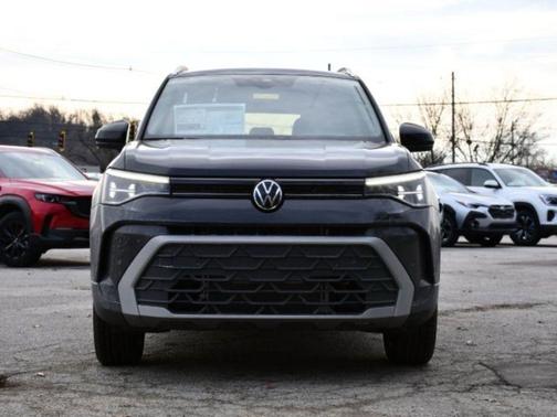 Deep Black Pearl 2026 Volkswagen Taos SE