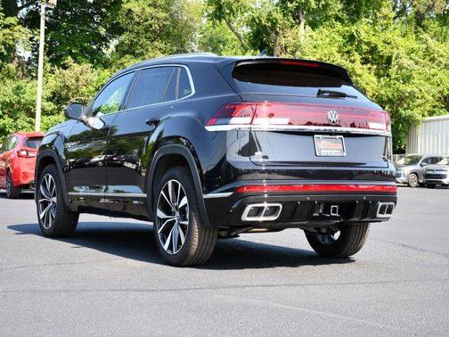deep black pearl 2026 Volkswagen Atlas Cross Sport 2.0T SEL Premium
