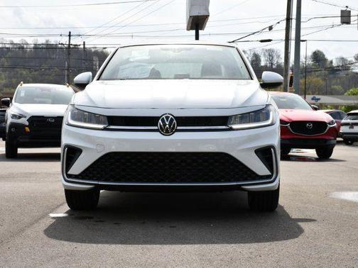 Opal White Pearl 2026 Volkswagen Jetta 1.4T SE