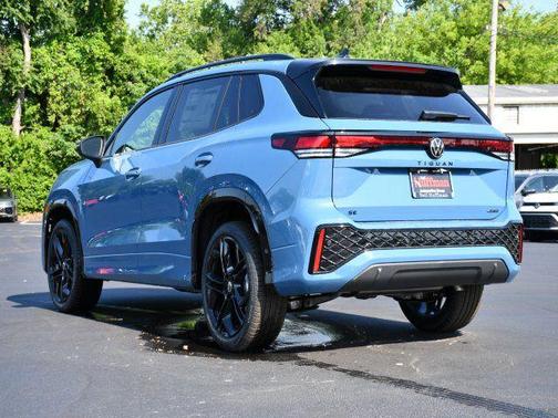 monterey blue pearl 2026 Volkswagen Tiguan 2.0T SE R-Line Black 4MOTION