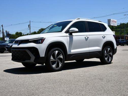 Pure White 2026 Volkswagen Taos SE