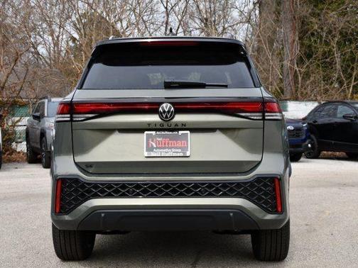 Avocado Green w/Deep Black Roof 2026 Volkswagen Tiguan 2.0T SE R-Line Black 4MOTION