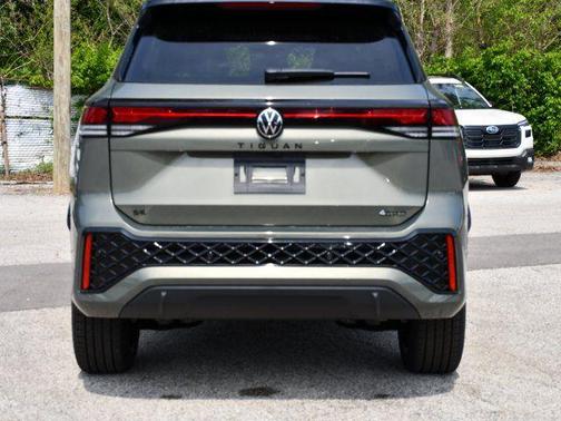 Avocado Green w/Deep Black Roof 2026 Volkswagen Tiguan 2.0T SE R-Line Black 4MOTION