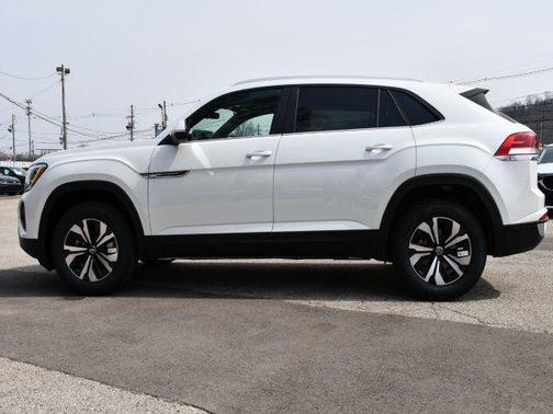 opal white pearl 2026 Volkswagen Atlas Cross Sport 2.0T SE