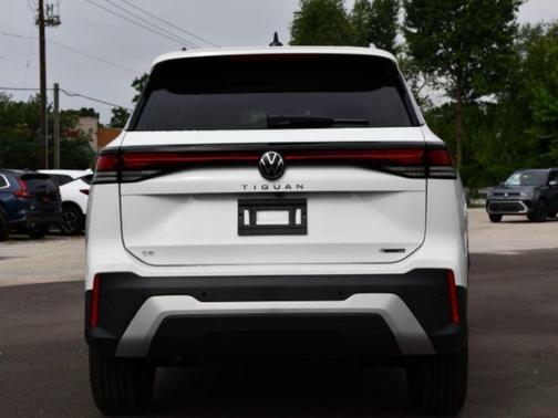 Pure White 2025 Volkswagen Tiguan 2.0T SE 4MOTION