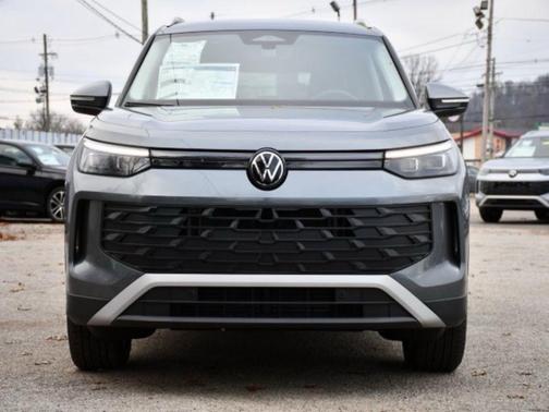 Platinum Gray Metallic 2026 Volkswagen Tiguan 2.0T SE 4MOTION