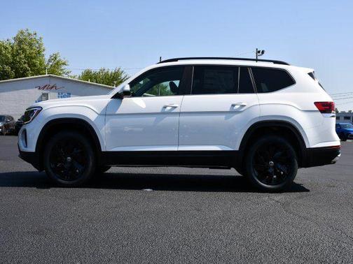 Opal White Pearl 2026 Volkswagen Atlas 2.0T SE w/Technology 4MOTION
