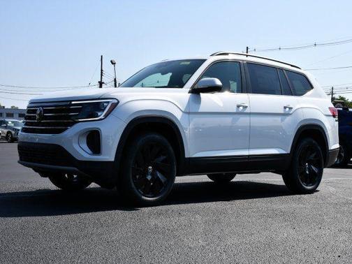 Opal White Pearl 2026 Volkswagen Atlas 2.0T SE w/Technology 4MOTION