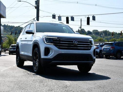 Opal White Pearl 2026 Volkswagen Atlas 2.0T SE w/Technology 4MOTION