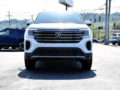 Opal White Pearl 2026 Volkswagen Atlas 2.0T SE w/Technology 4MOTION