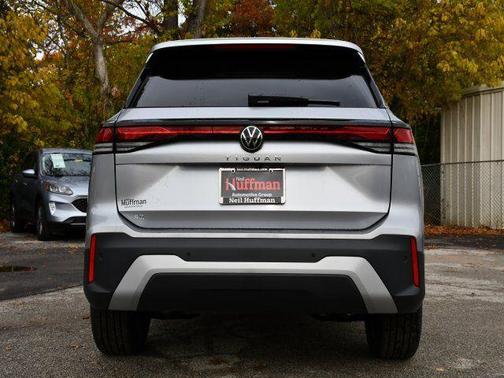 pyrite silver metallic 2026 Volkswagen Tiguan 2.0T SE
