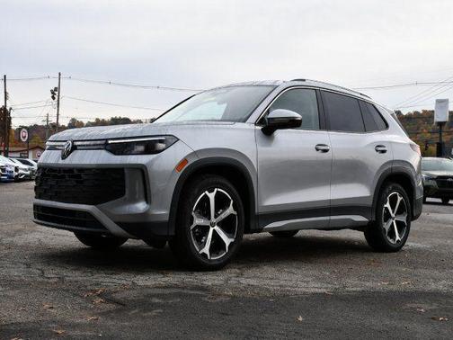 pyrite silver metallic 2026 Volkswagen Tiguan 2.0T SE