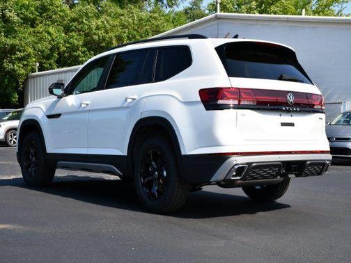 opal white pearl 2026 Volkswagen Atlas Peak Edition