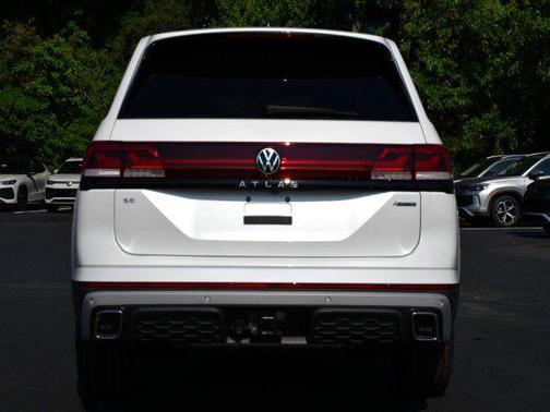 opal white pearl 2026 Volkswagen Atlas Peak Edition