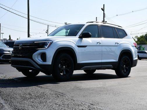 opal white pearl 2026 Volkswagen Atlas Peak Edition