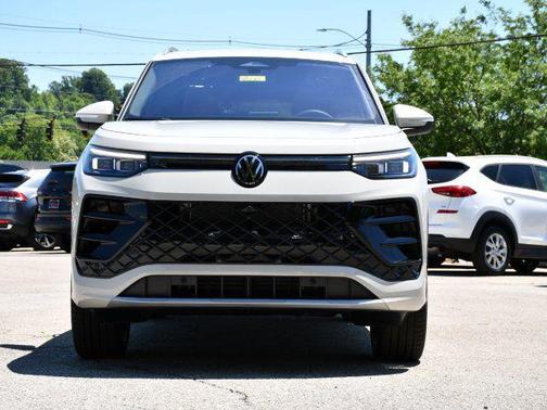 sandstone 2026 Volkswagen Tiguan 2.0T SEL R-Line 4MOTION
