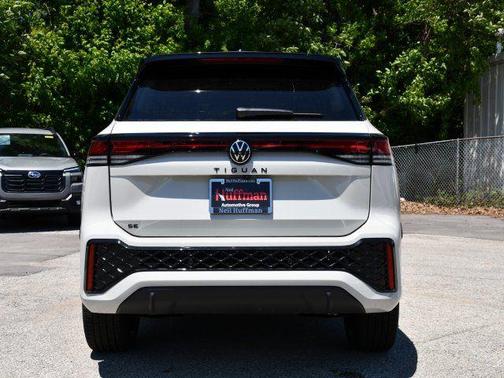 sandstone with deep black roof 2026 Volkswagen Tiguan 2.0T SE R-Line Black