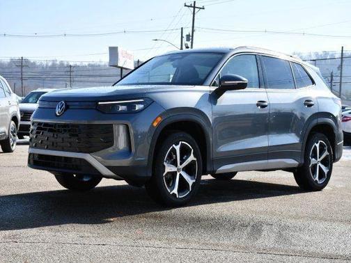 platinum gray metallic 2026 Volkswagen Tiguan 2.0T SE 4MOTION