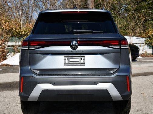 platinum gray metallic 2026 Volkswagen Tiguan 2.0T SE 4MOTION