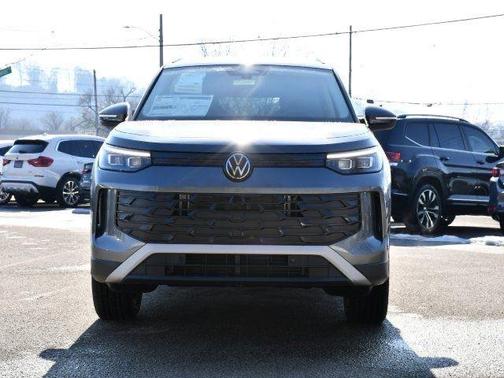 platinum gray metallic 2026 Volkswagen Tiguan 2.0T SE 4MOTION