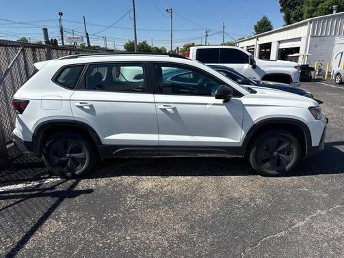 Pure White 2025 Volkswagen Taos 1.5T S