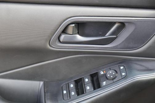 Super Black 2024 Nissan Rogue S