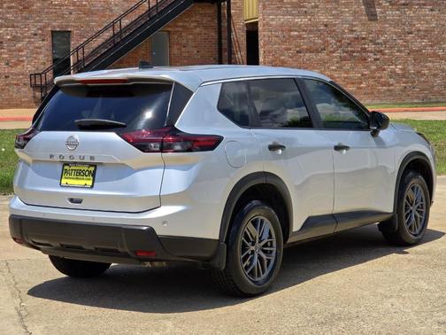 Super Black 2024 Nissan Rogue S