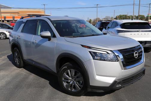 2025 Nissan Pathfinder SV