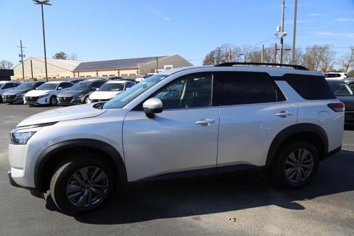 2025 Nissan Pathfinder SV