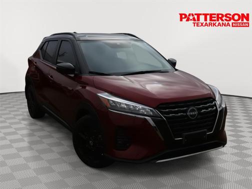 2 Tone Red / Black 2023 Nissan Kicks SR