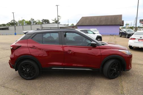 2023 Nissan Kicks SR