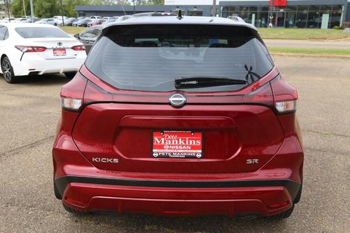 2023 Nissan Kicks SR