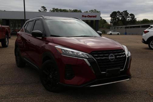 2023 Nissan Kicks SR