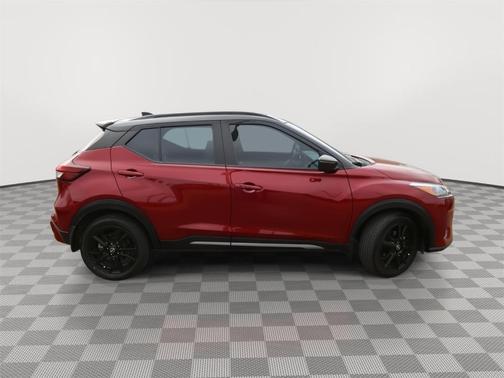 2 Tone Red / Black 2023 Nissan Kicks SR