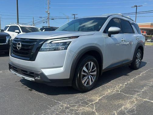 2022 Nissan Pathfinder SL