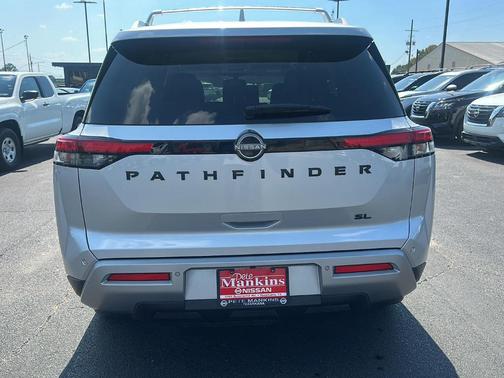 2022 Nissan Pathfinder SL