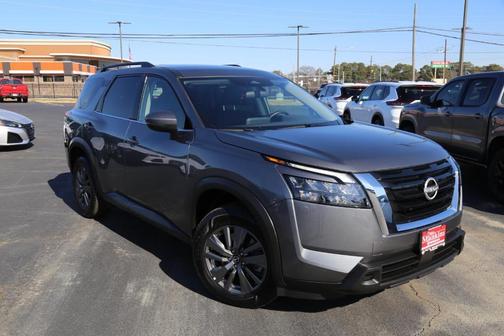 2025 Nissan Pathfinder SV