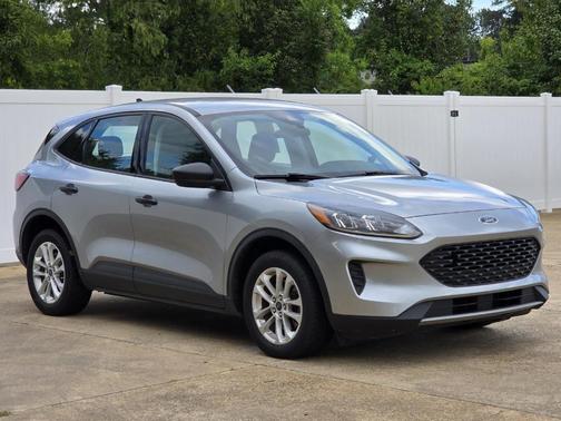 Iconic Silver Metallic 2022 Ford Escape S