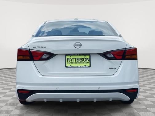 Glacier White 2025 Nissan Altima SV