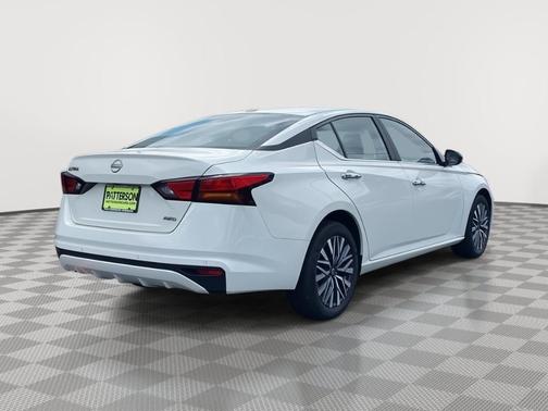 Glacier White 2025 Nissan Altima SV