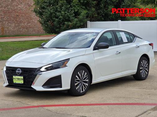 Glacier White 2025 Nissan Altima SV