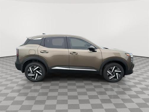 Canyon Bronze M 2026 Nissan Kicks SV