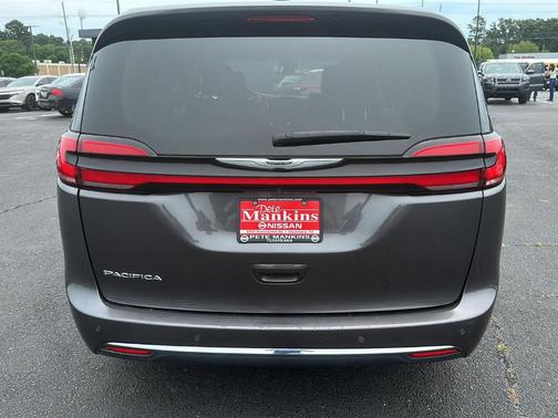 2023 Chrysler Pacifica Touring-L