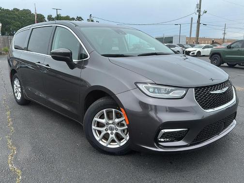 2023 Chrysler Pacifica Touring-L