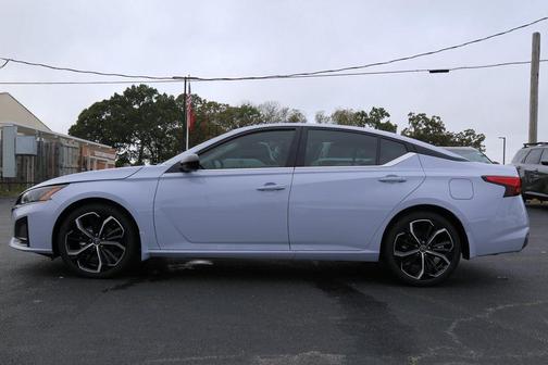 2025 Nissan Altima SR
