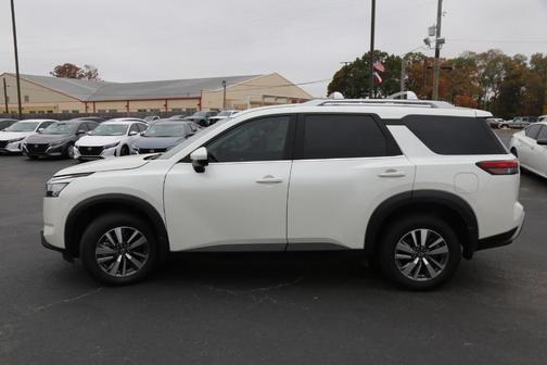2024 Nissan Pathfinder SL