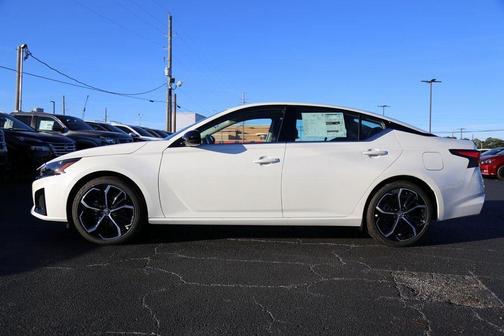 2025 Nissan Altima SR