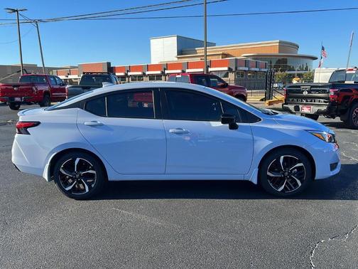 2025 Nissan Versa 1.6 SR