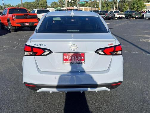 2025 Nissan Versa 1.6 SR