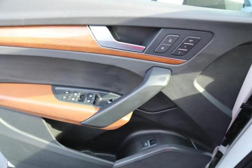2022 Audi Q5 45 S line quattro Premium